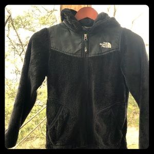 The North Face Girls’ Oso Hoodie Sweatshirt